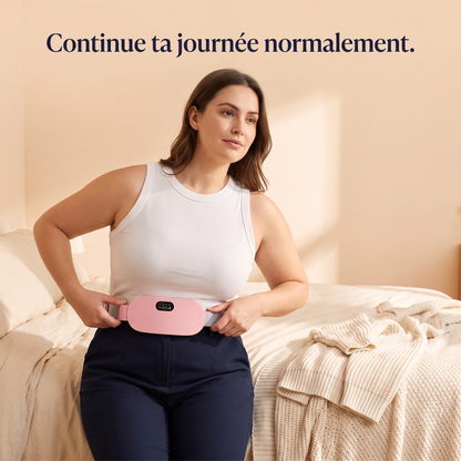 Continue ta journée normalement : elle attache Lunéa avant d'enfiler son pull